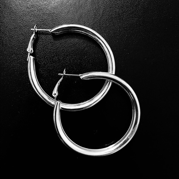 💖 Silver Hollow Hoop Earrings 2" NEW - Picture 4 of 6